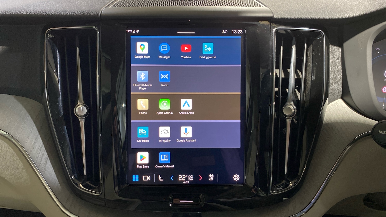 Used Volvo XC60 2023 for sale - 76653197: Photo 40