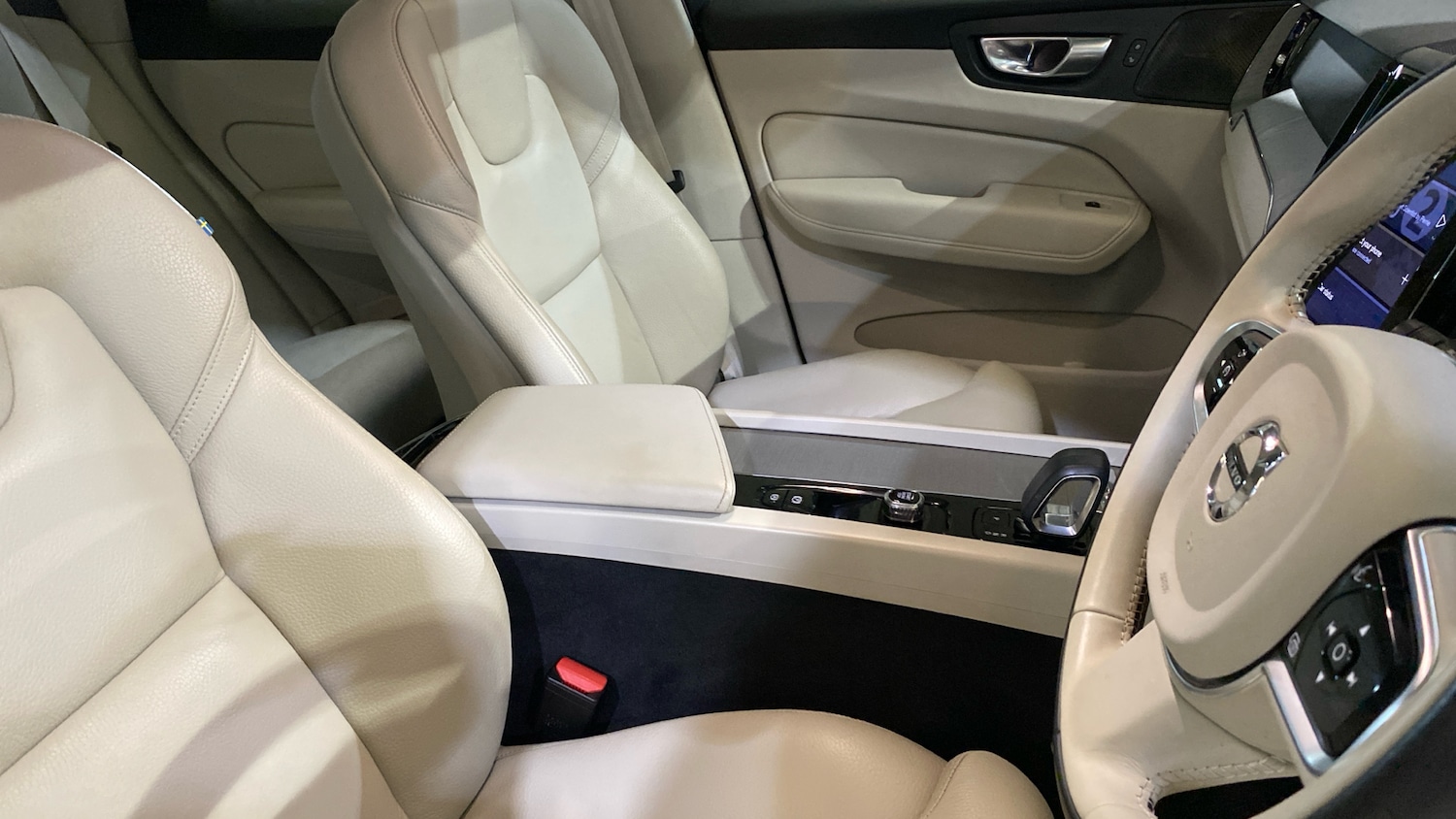 Used Volvo XC60 2023 for sale - 76653197: Photo 9