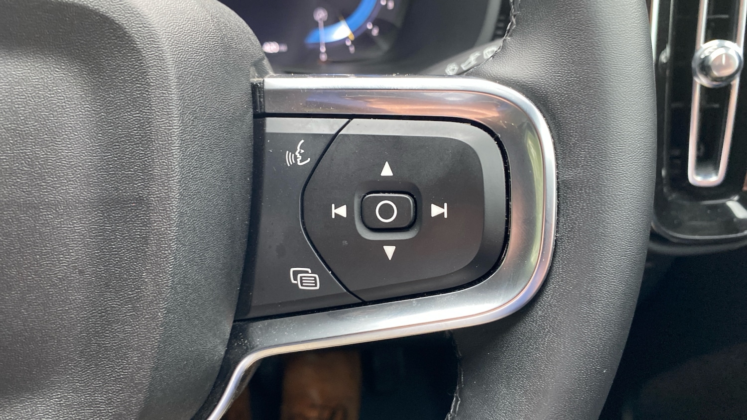 Used Volvo XC40 2025 for sale - 76653323: Photo 19