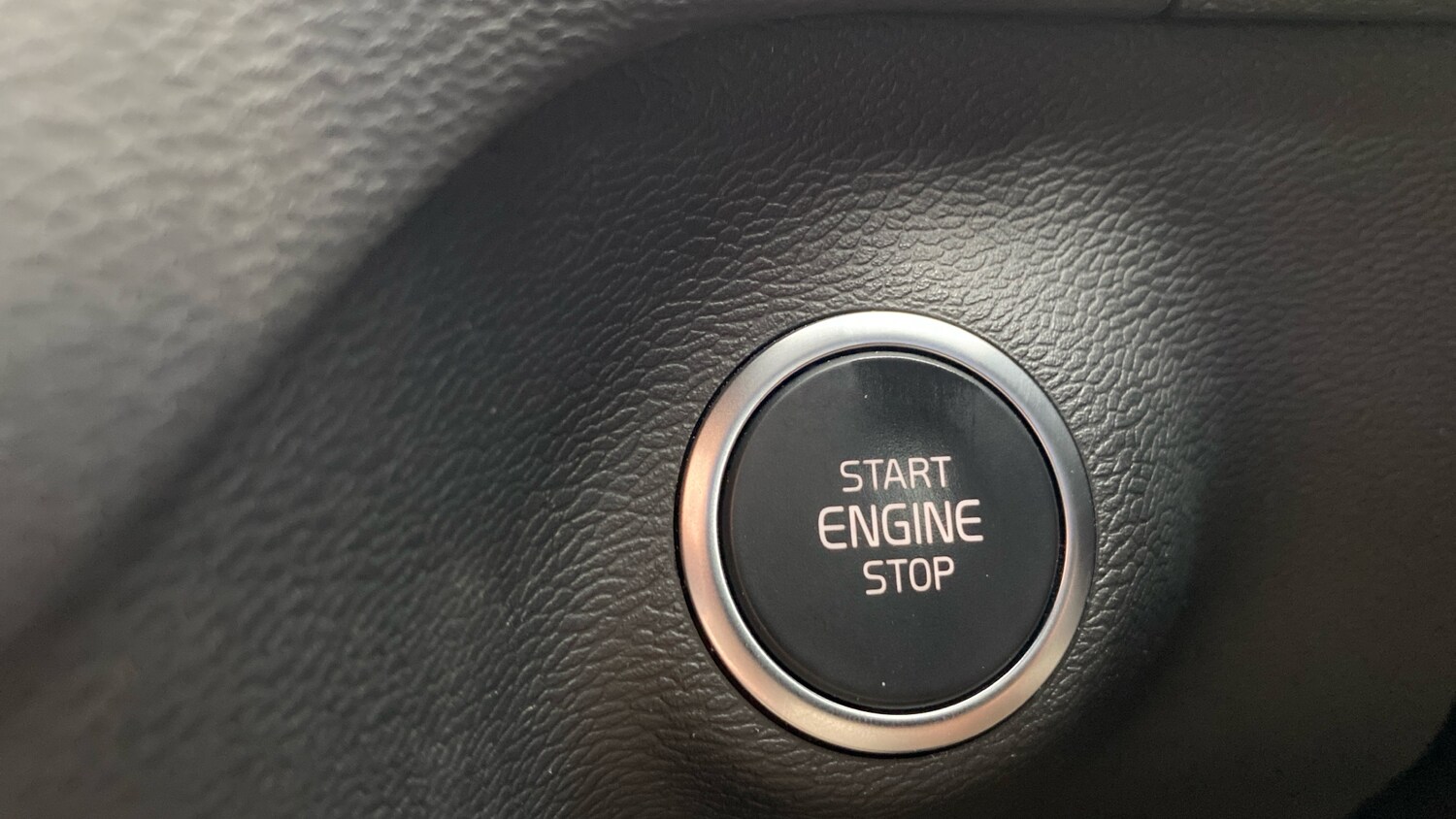 Used Volvo XC40 2025 for sale - 76653323: Photo 23