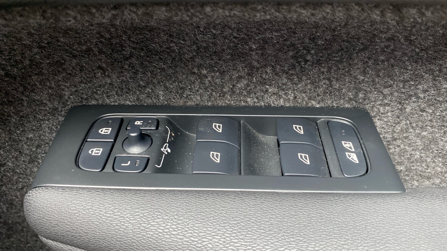 Used Volvo XC40 2025 for sale - 76653323: Photo 28