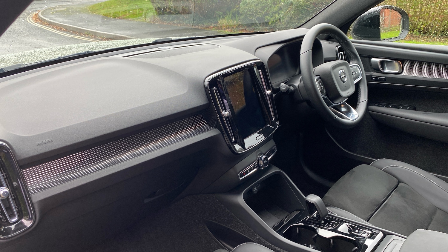 Used Volvo XC40 2025 for sale - 76653323: Photo 4