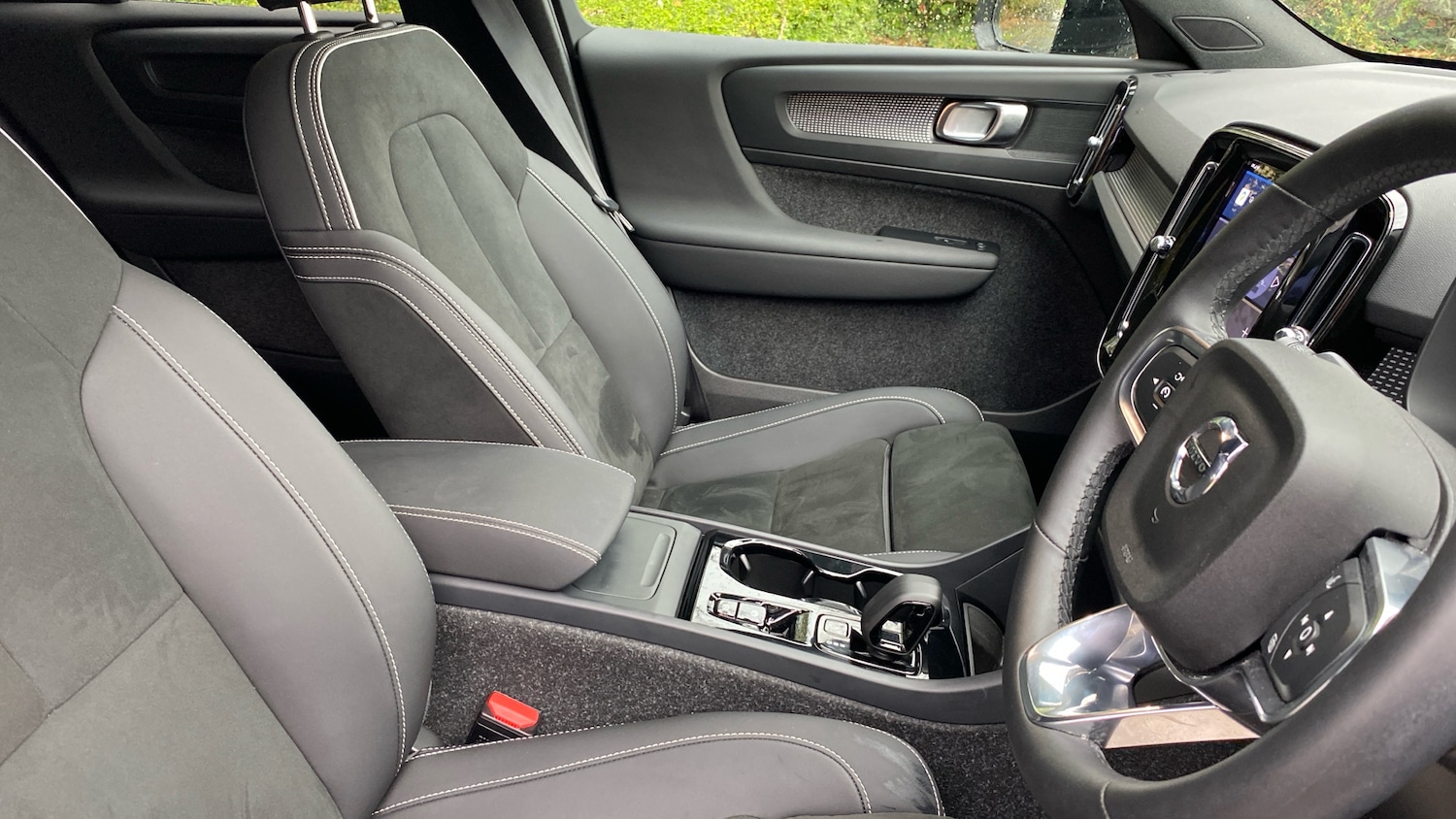 Used Volvo XC40 2025 for sale - 76653323: Photo 9