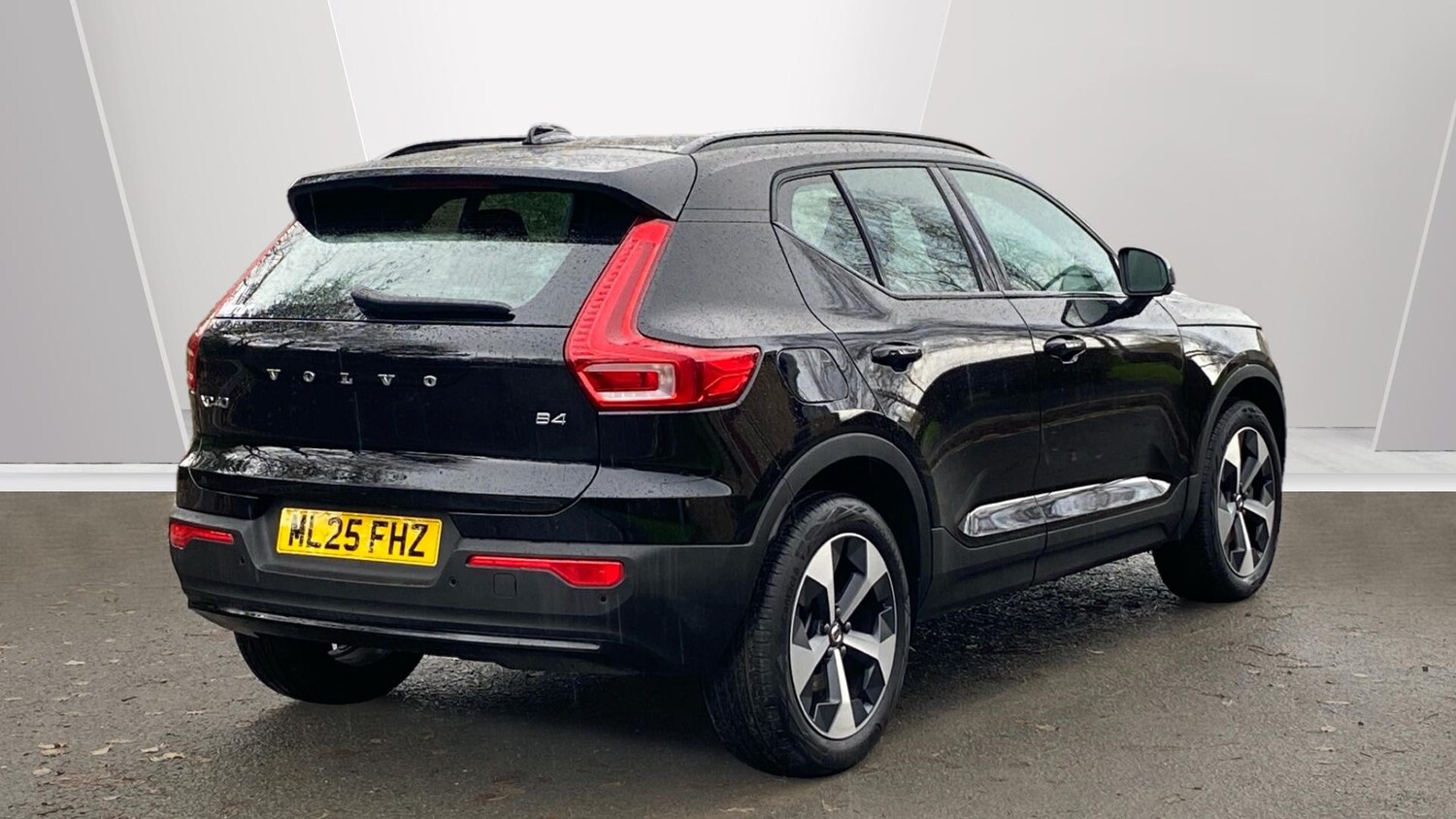 Used Volvo XC40 2025 for sale - 76653234: Photo 2