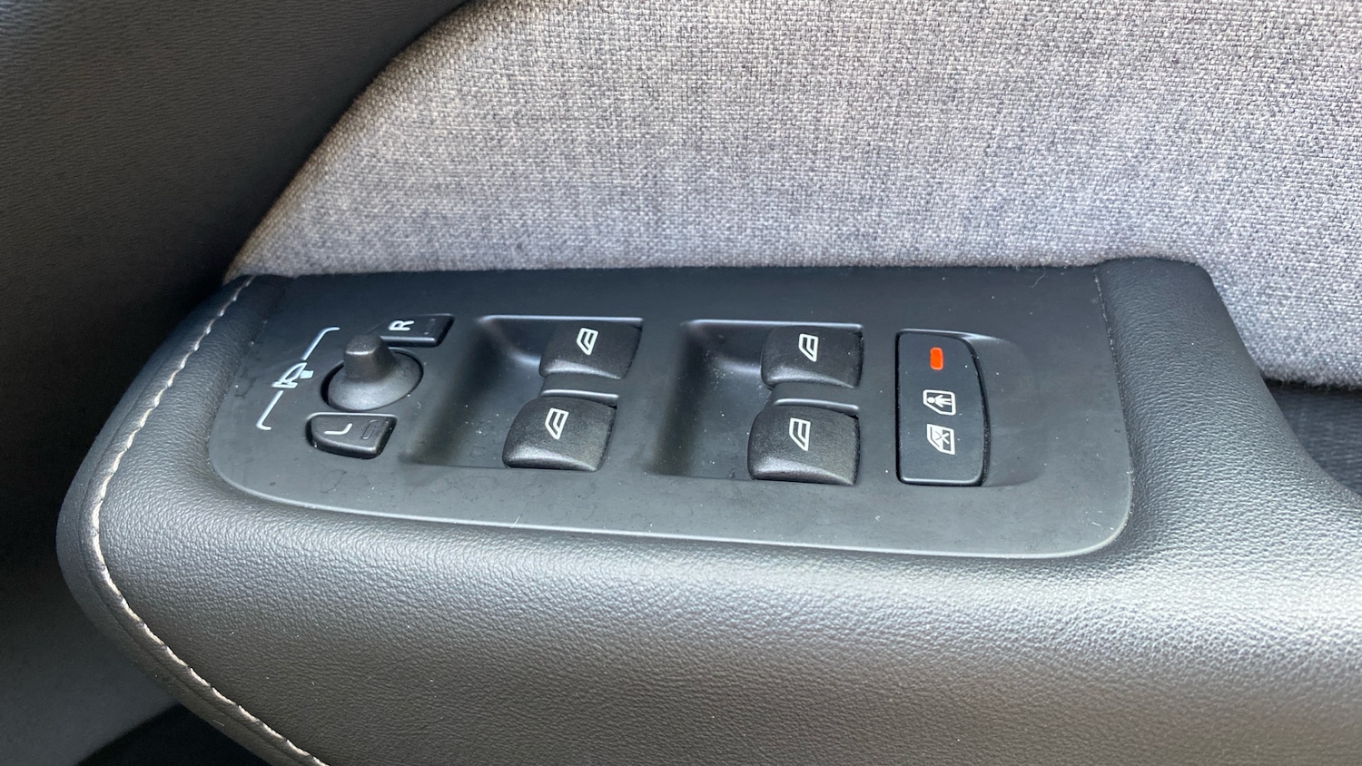 Used Volvo XC60 2023 for sale - 76653196: Photo 28