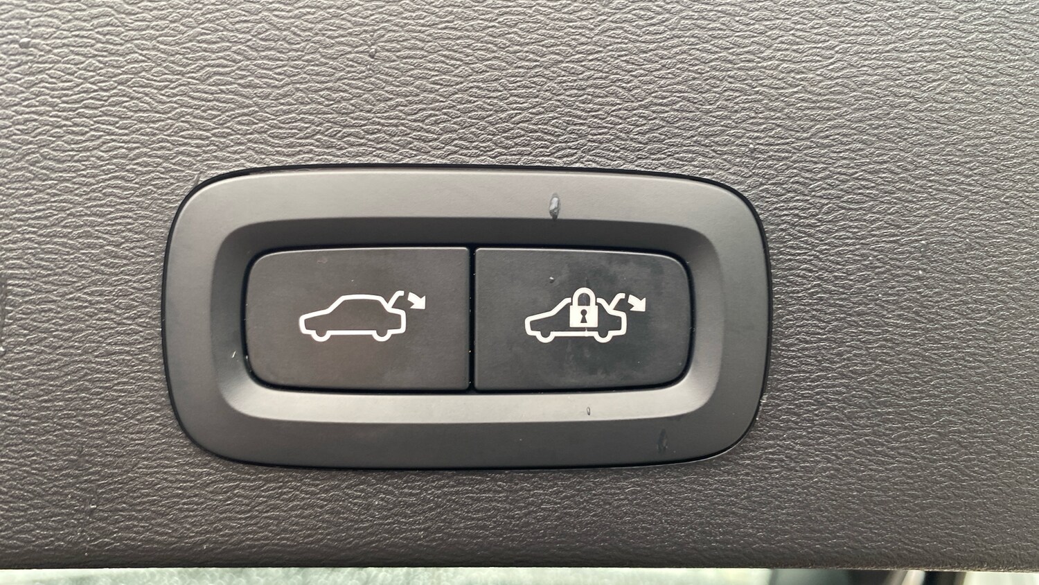 Used Volvo XC40 2024 for sale - 76653184: Photo 35