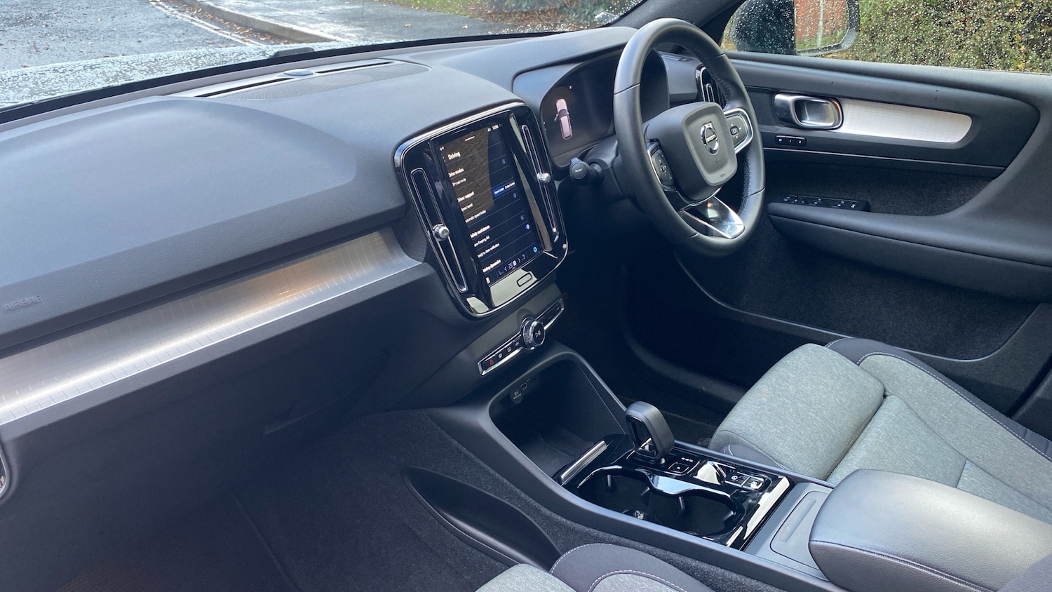 Used Volvo XC40 2024 for sale - 76653184: Photo 44