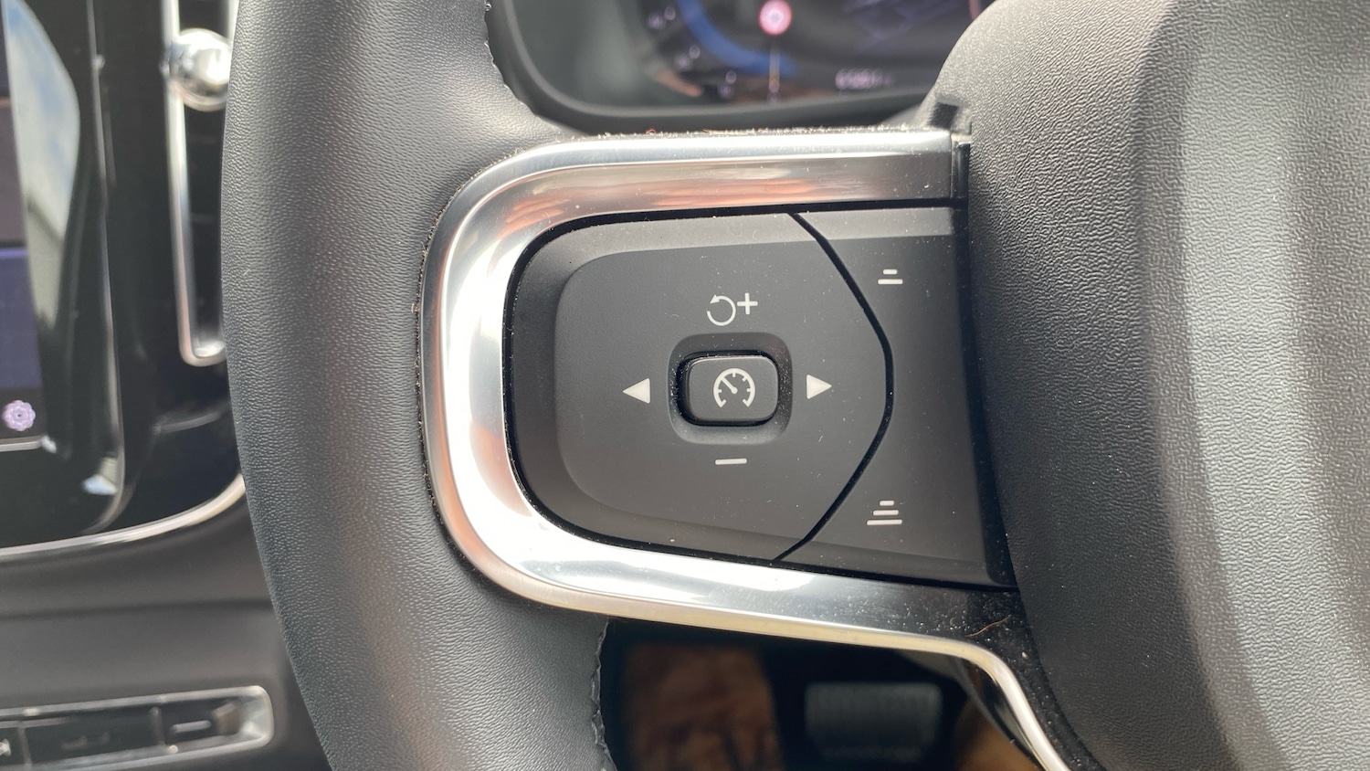 Used Volvo XC40 2023 for sale - 75726756: Photo 18