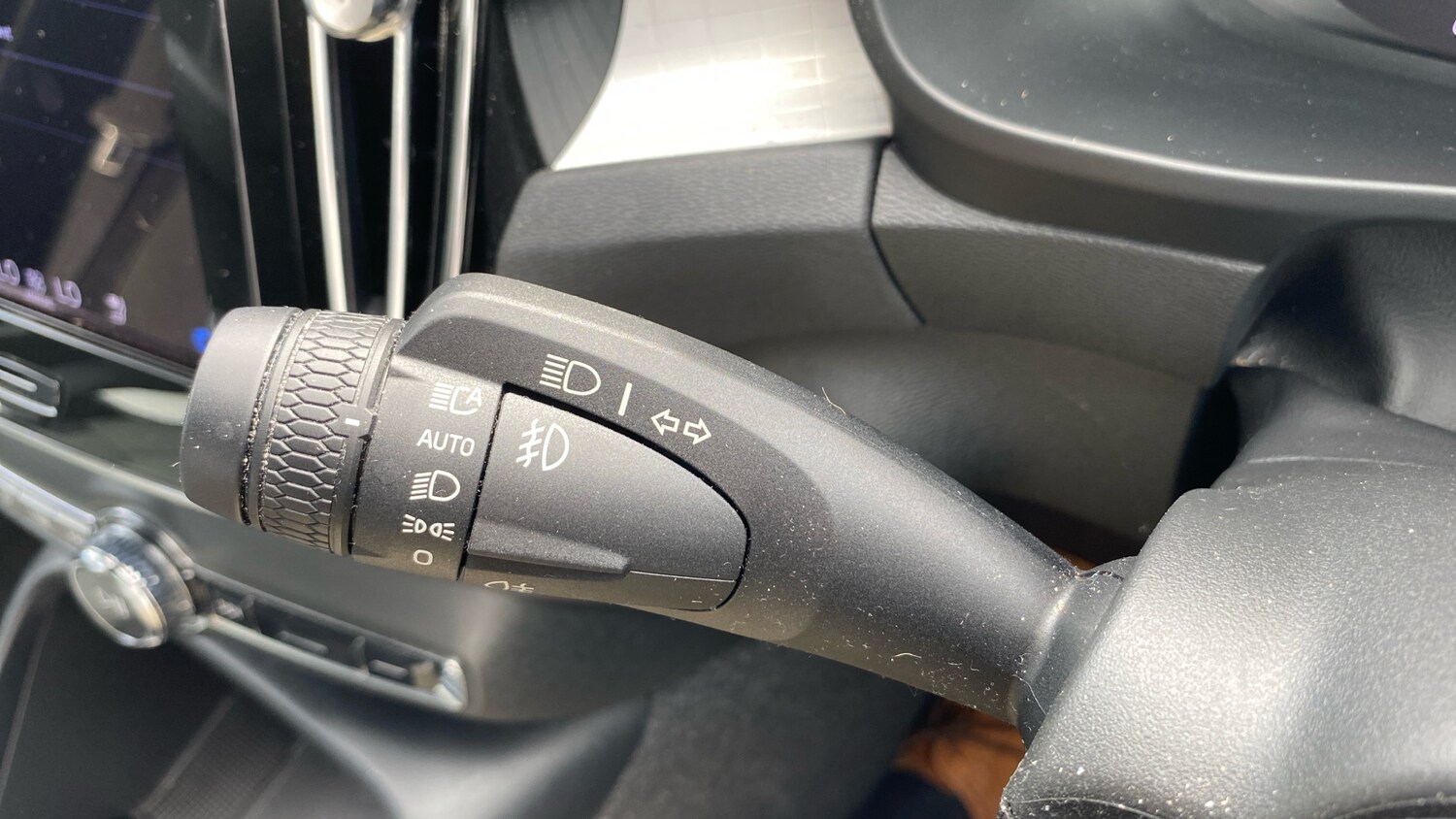 Used Volvo XC40 2023 for sale - 75726756: Photo 24