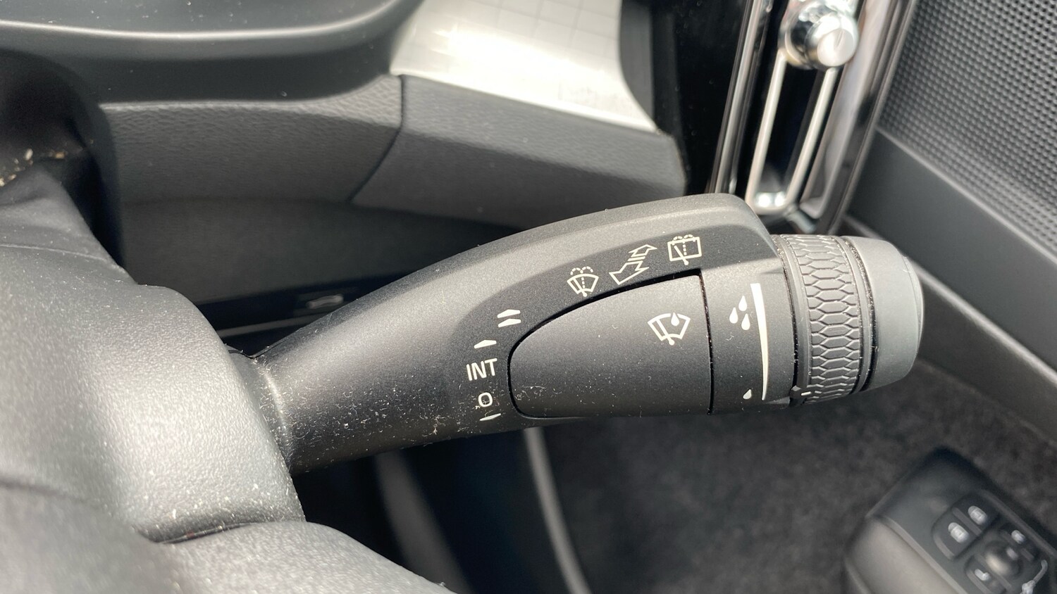 Used Volvo XC40 2023 for sale - 75726756: Photo 25