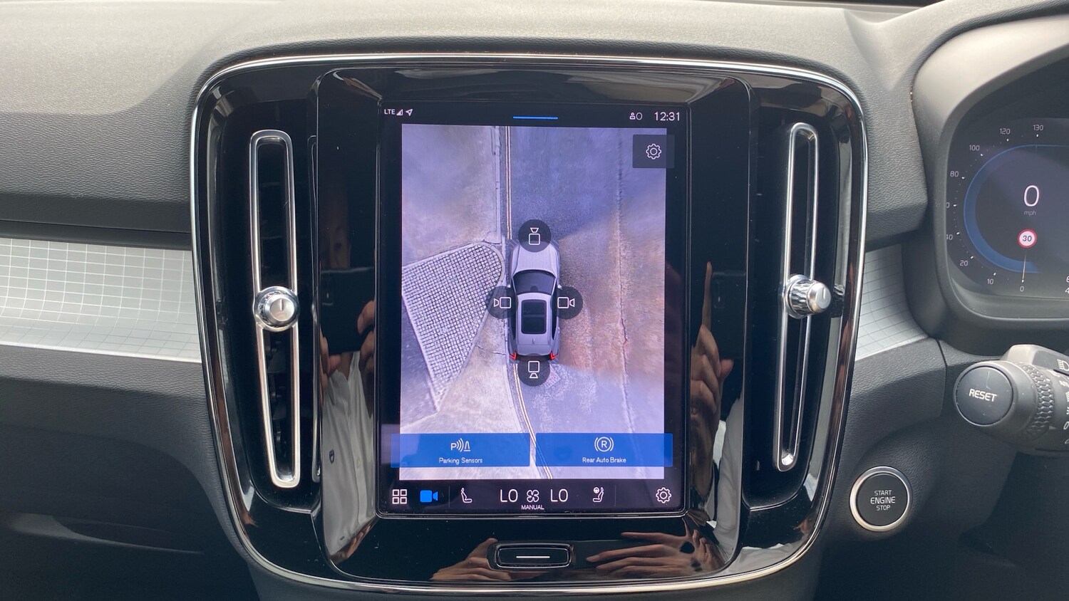 Used Volvo XC40 2023 for sale - 75726756: Photo 32