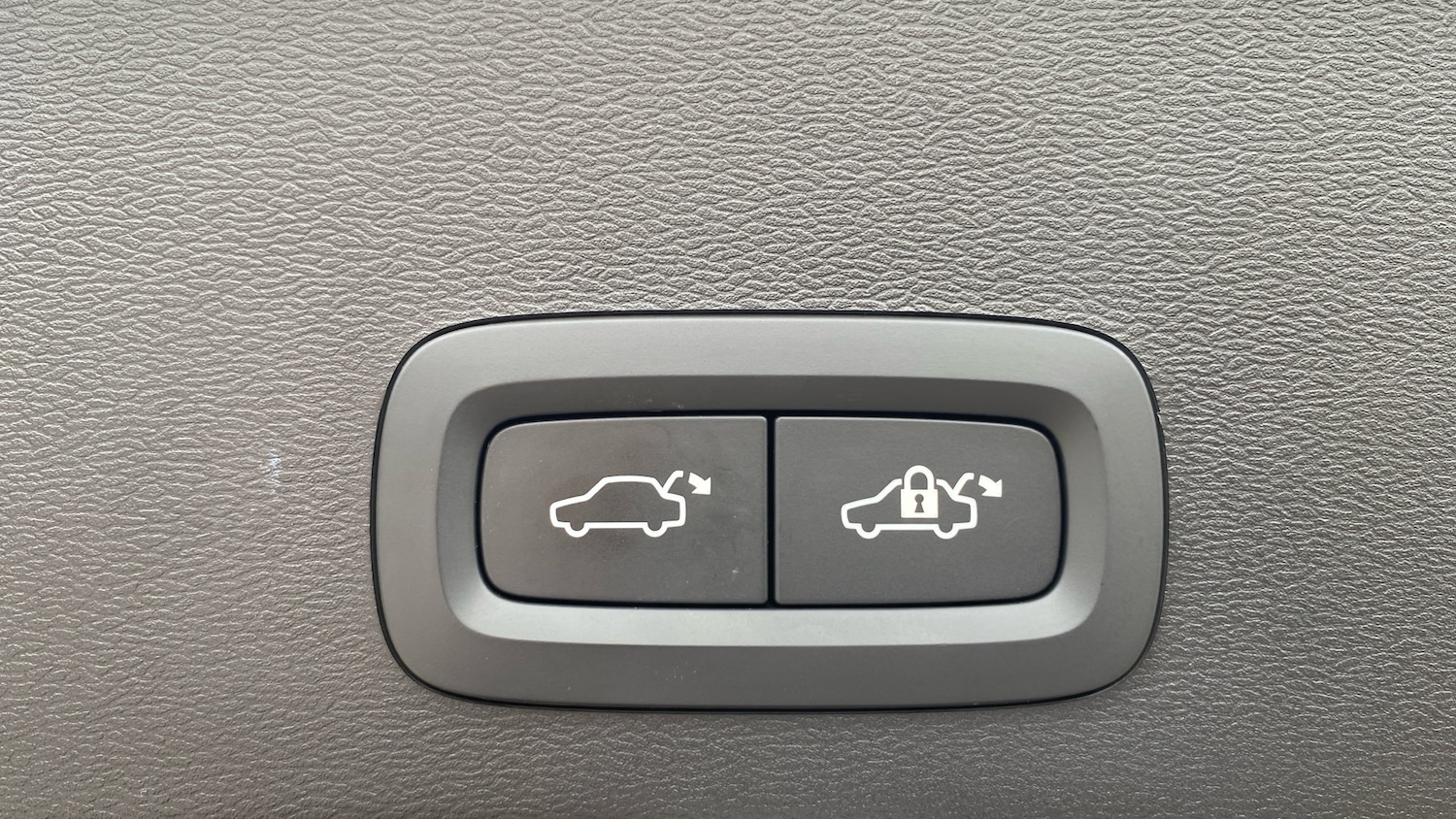 Used Volvo XC40 2023 for sale - 75726756: Photo 51