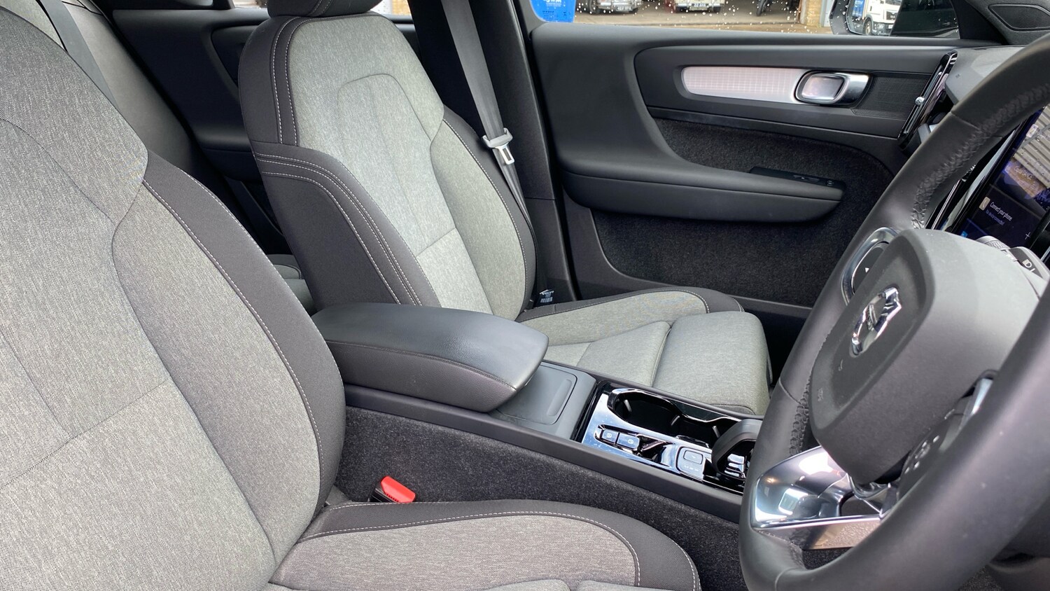 Used Volvo XC40 2023 for sale - 75726756: Photo 9