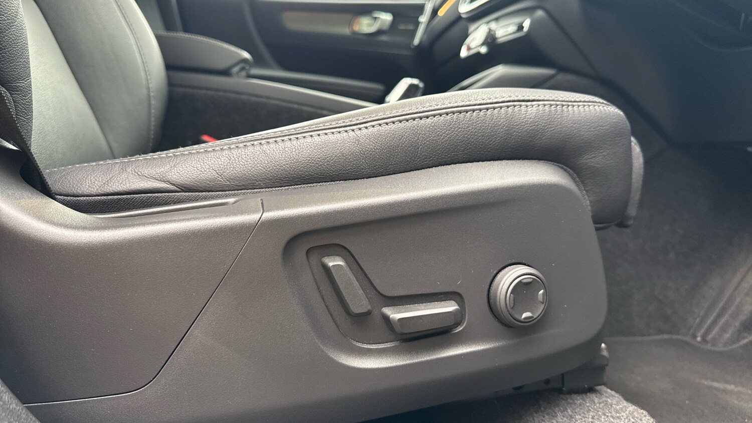 Used Volvo XC40 2024 for sale - 76004834: Photo 36