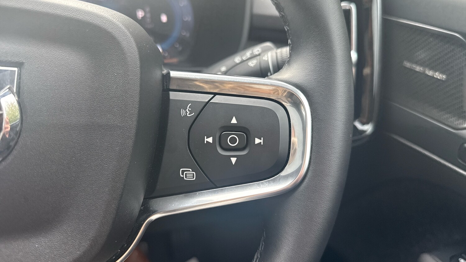 Used Volvo XC40 2025 for sale - 76037521: Photo 19