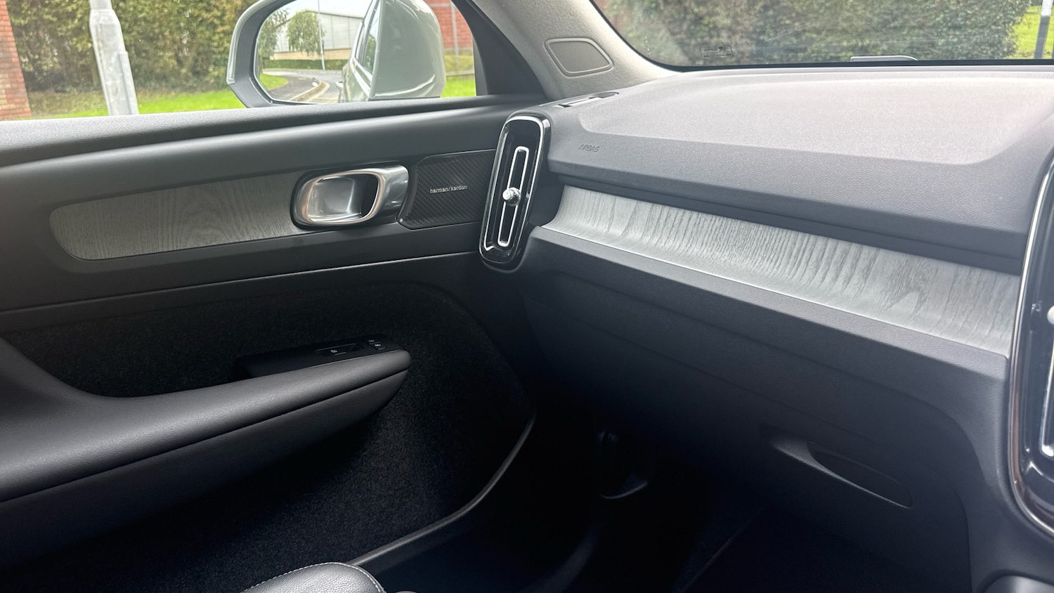 Used Volvo XC40 2025 for sale - 76037521: Photo 37