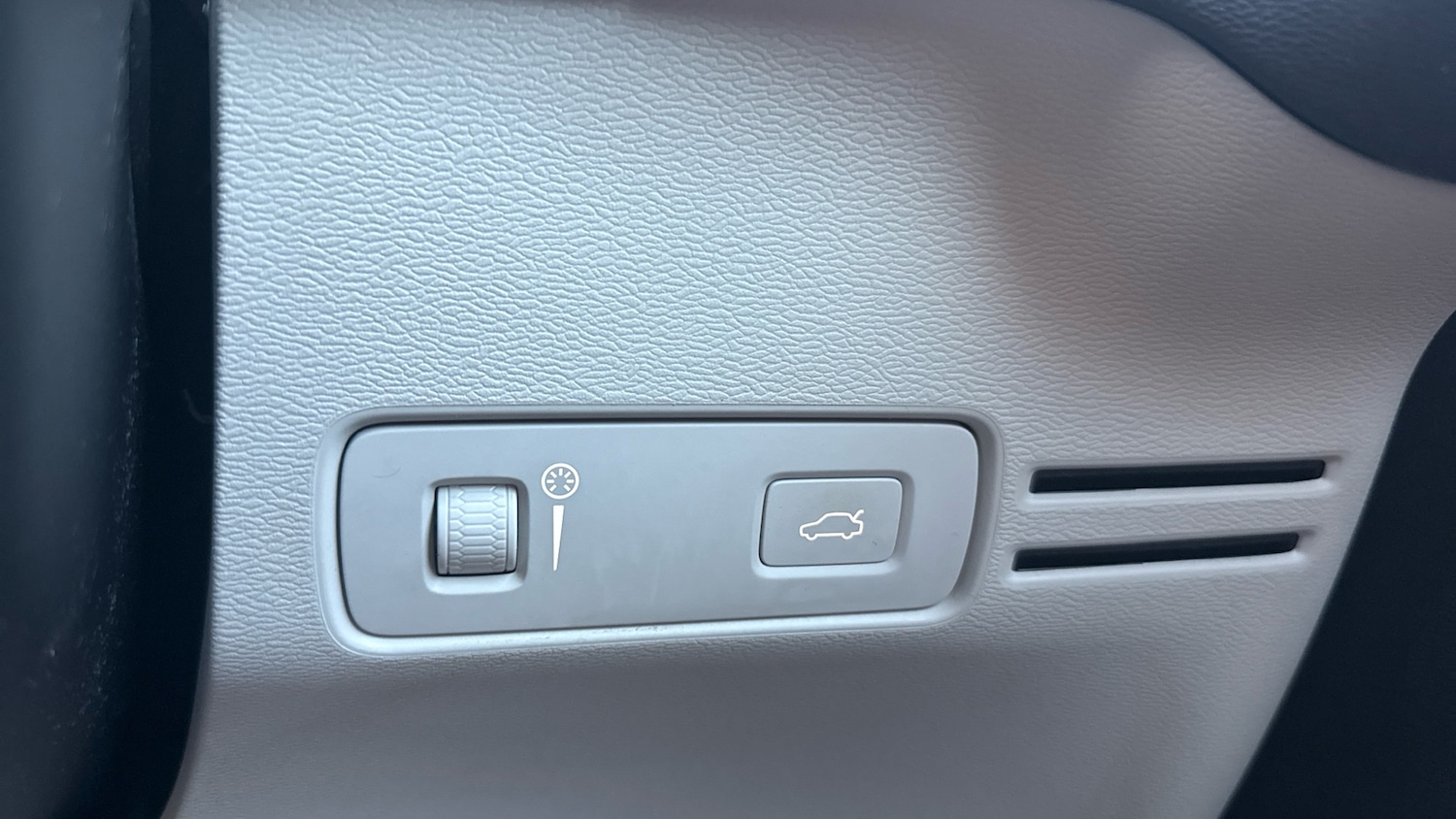 Used Volvo XC40 2020 for sale - 76653183: Photo 28