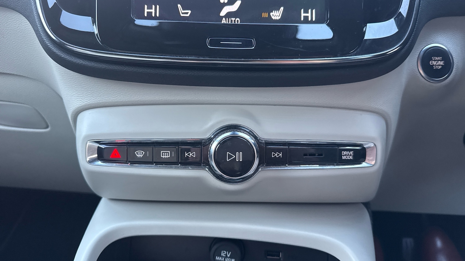 Used Volvo XC40 2020 for sale - 76653183: Photo 29