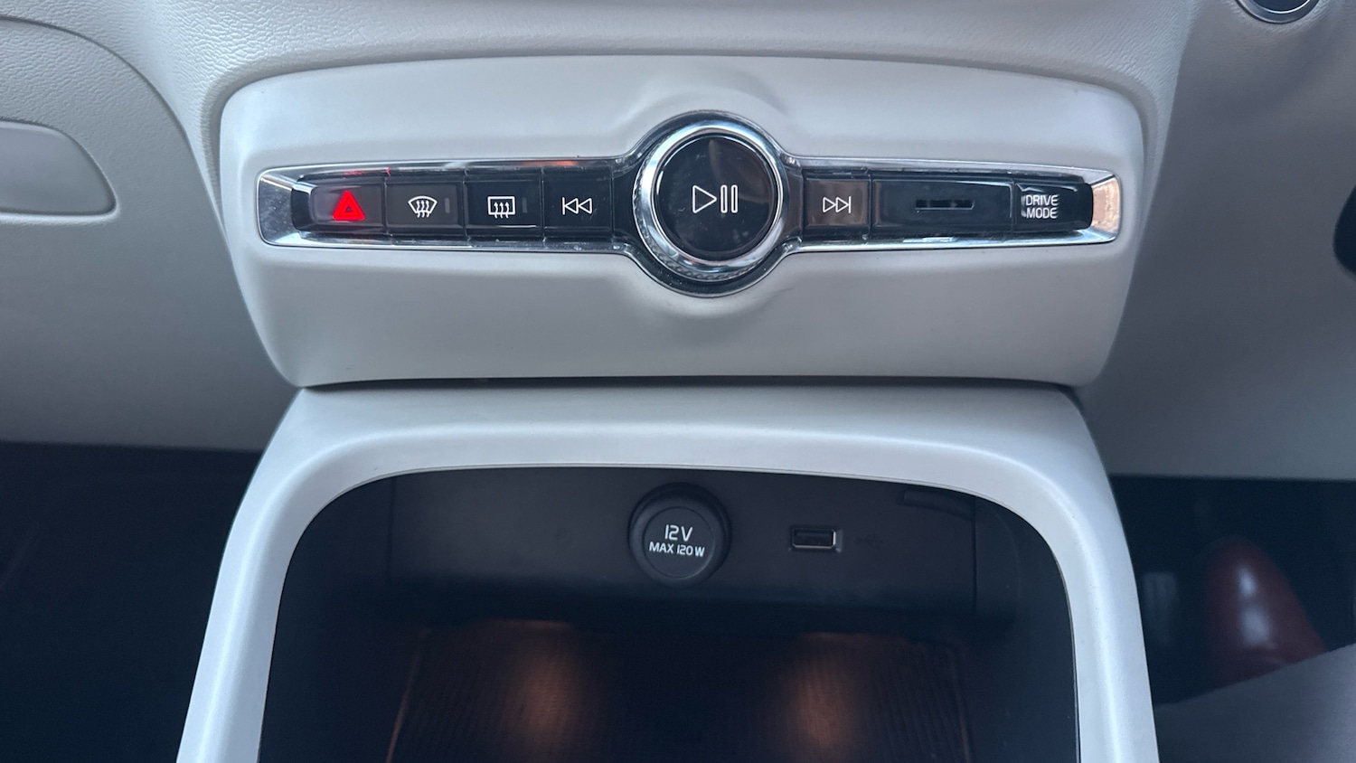 Used Volvo XC40 2020 for sale - 76653183: Photo 30