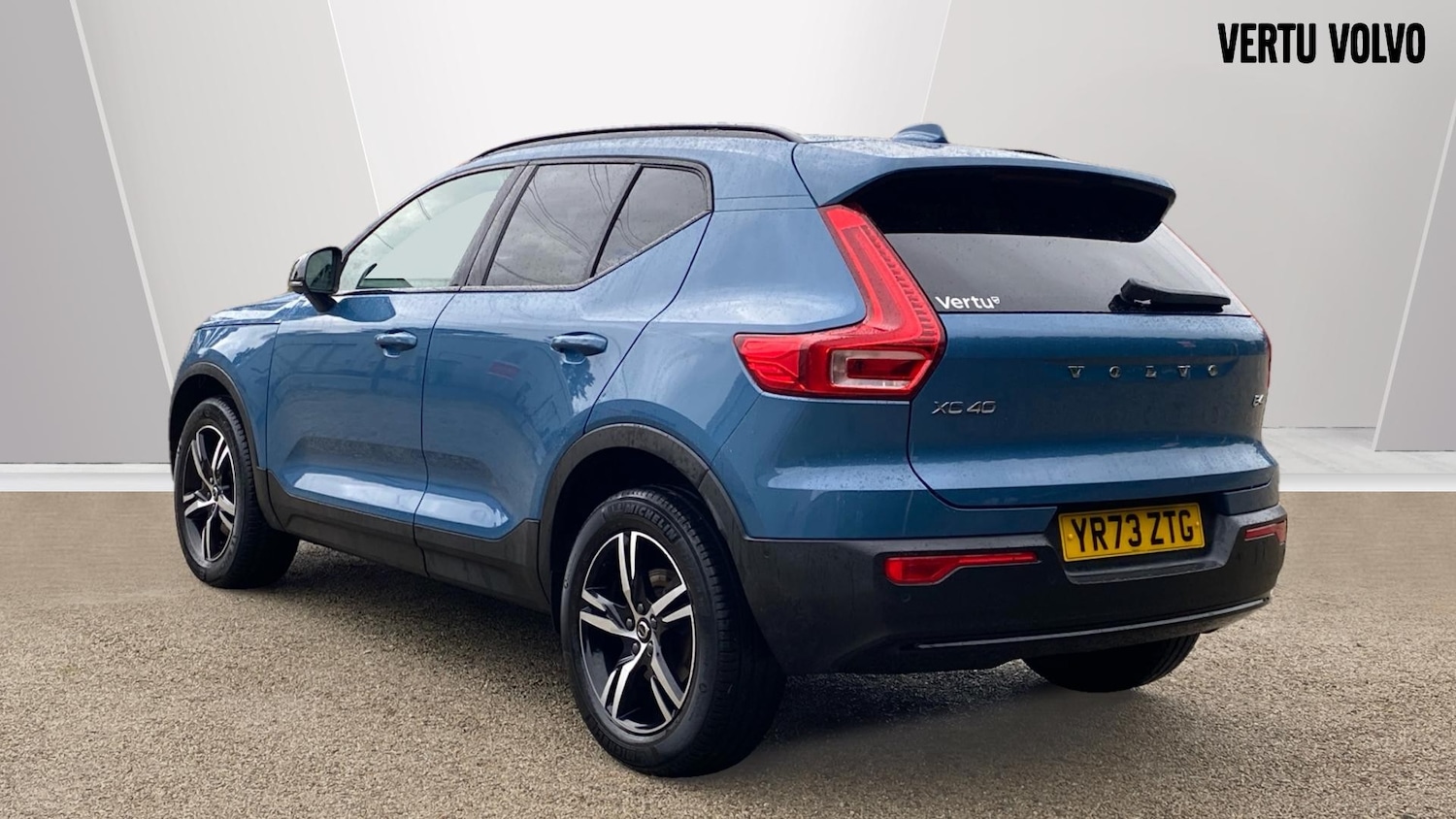 Used Volvo XC40 2023 for sale - 77283658: Photo 2