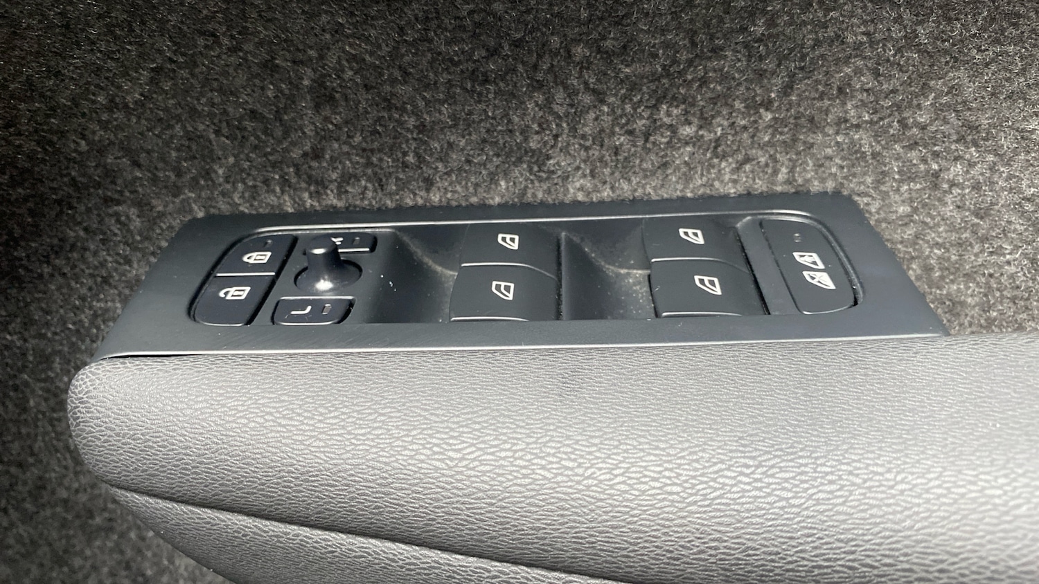 Used Volvo XC40 2023 for sale - 77283658: Photo 28