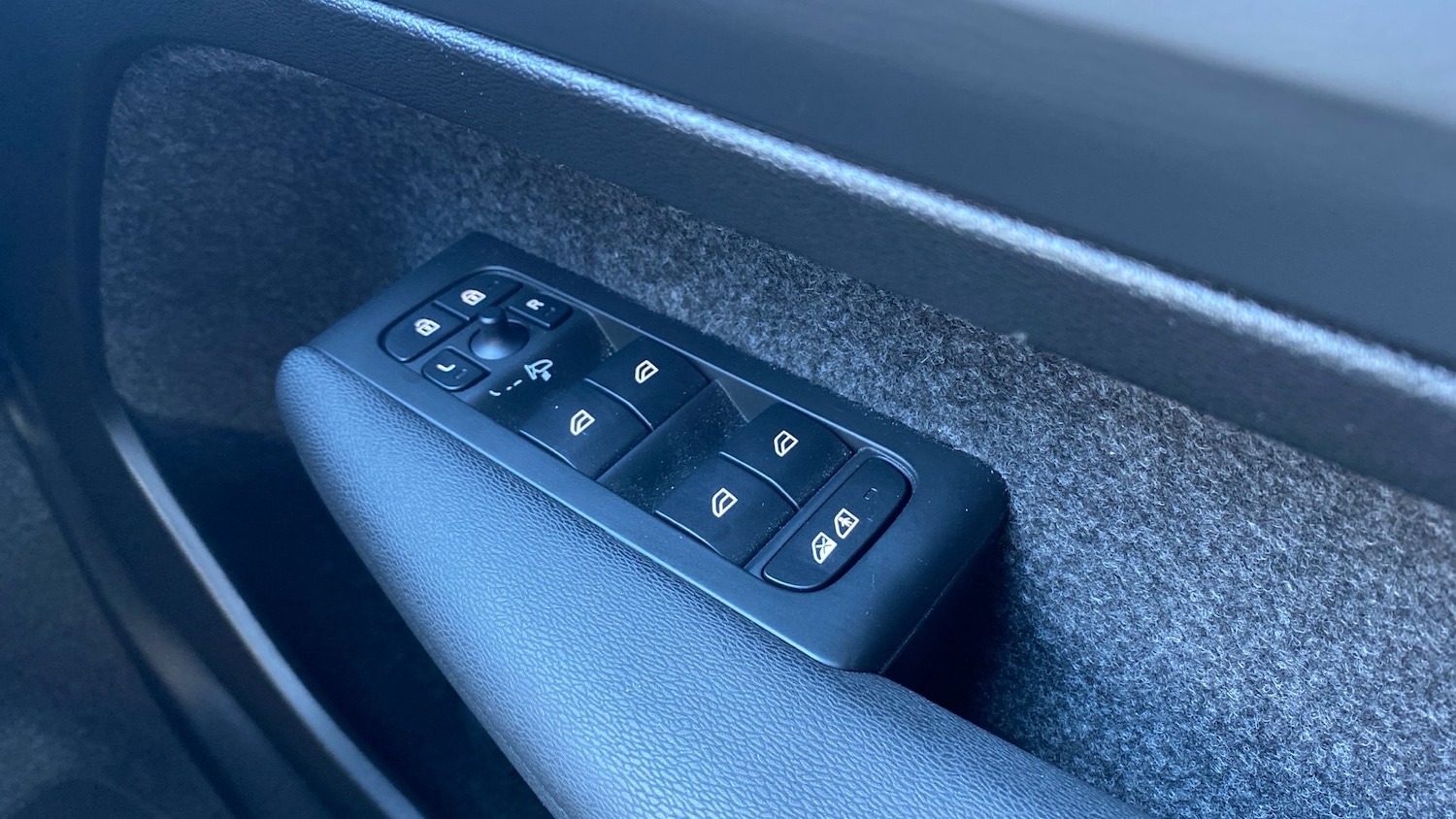 Used Volvo XC40 2024 for sale - 77201130: Photo 24