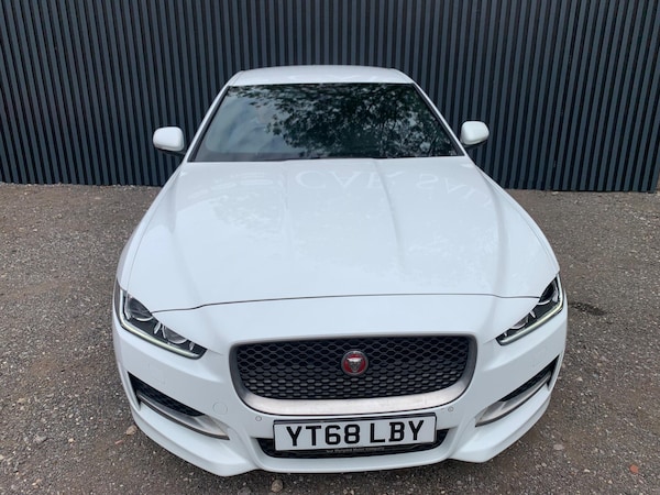Used Jaguar XE 2018 for sale - 75681941: Photo 2
