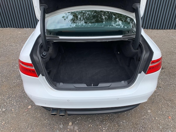 Used Jaguar XE 2018 for sale - 75681941: Photo 4