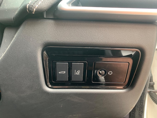 Used Jaguar XE 2018 for sale - 75681941: Photo 51