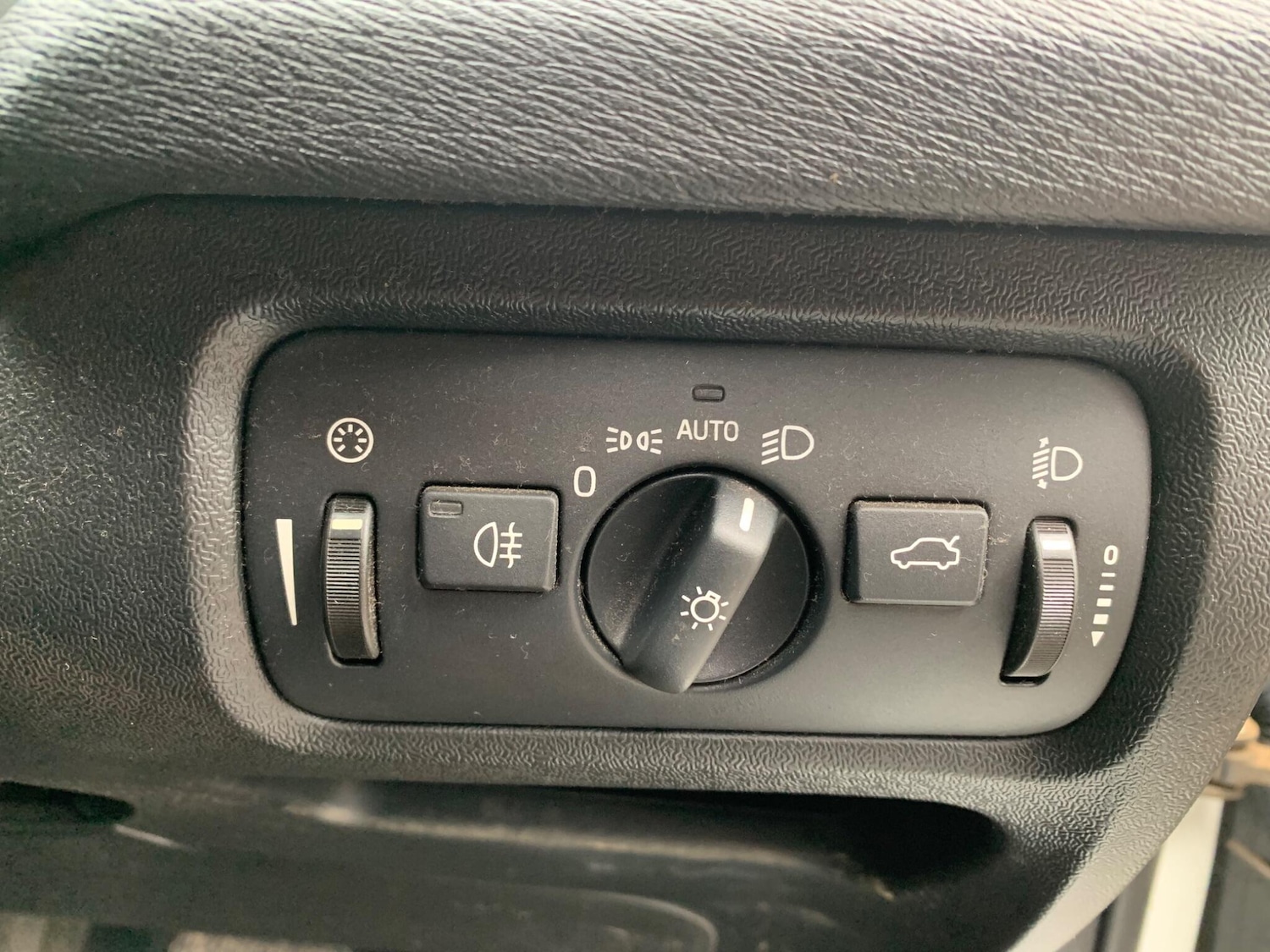 Used Volvo V40 2014 for sale - 78019842: Photo 26