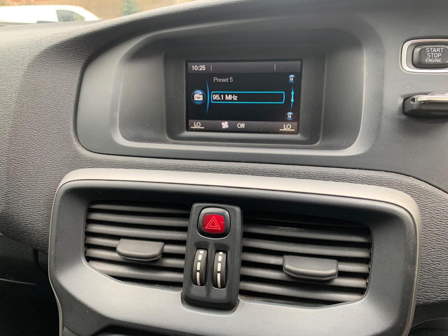 Used Volvo V40 2014 for sale - 78019842: Photo 36