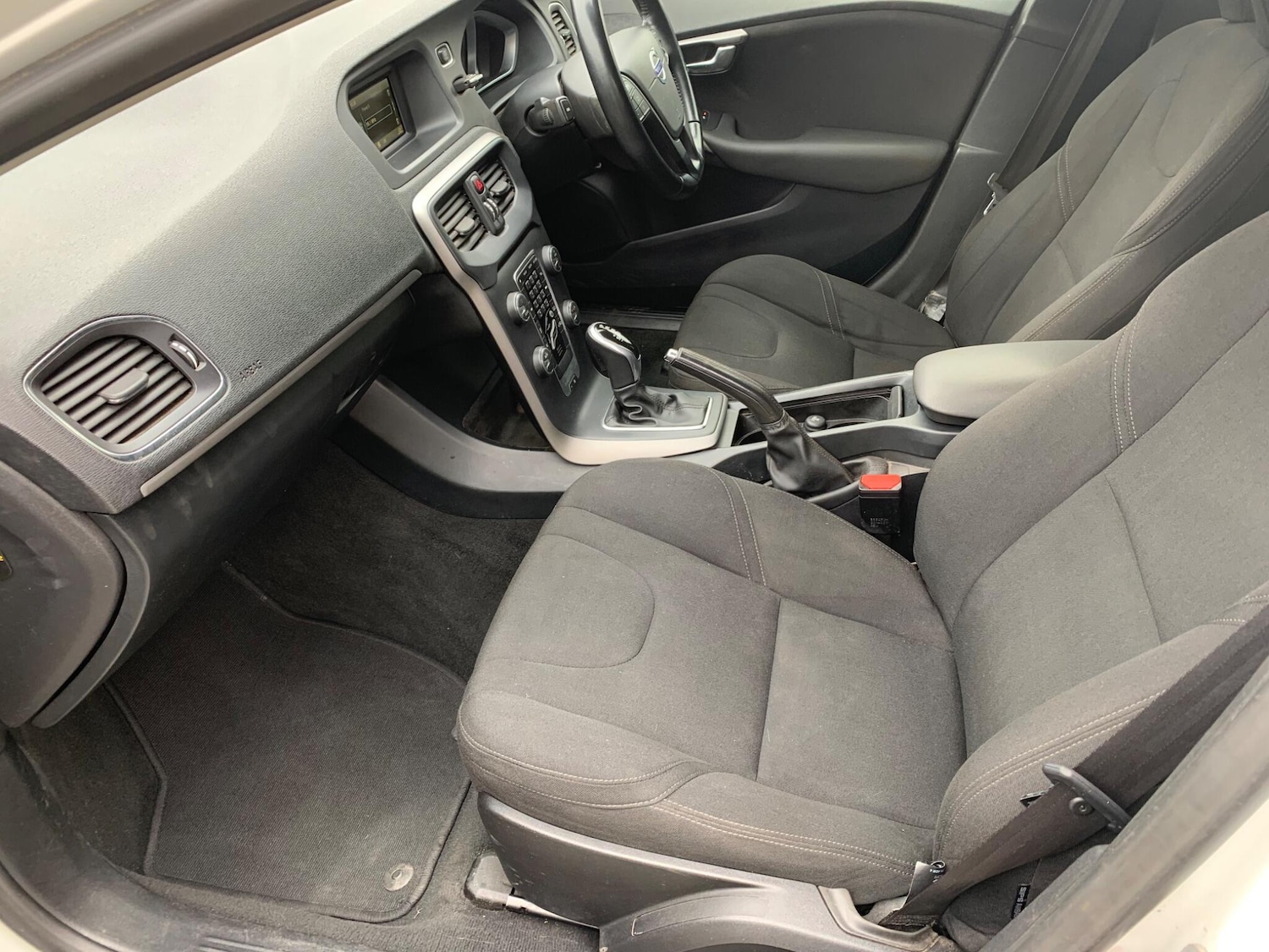 Used Volvo V40 2014 for sale - 78019842: Photo 41