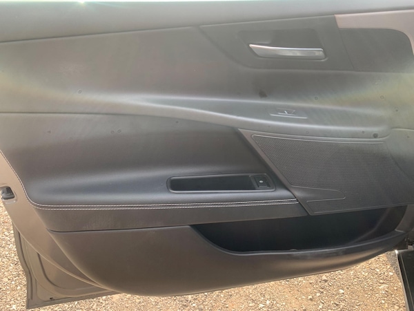Used Jaguar XE 2017 for sale - 75415031: Photo 32