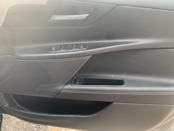 Used Jaguar XE 2017 for sale - 75415031: Photo 41