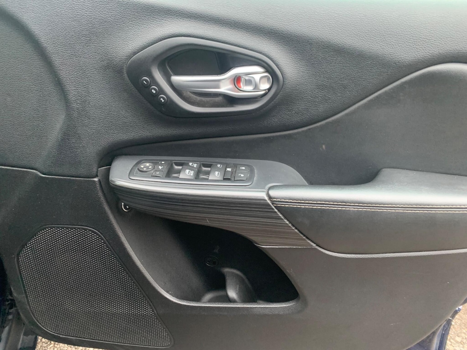 Used Jeep Cherokee 2016 for sale - 77060170: Photo 24