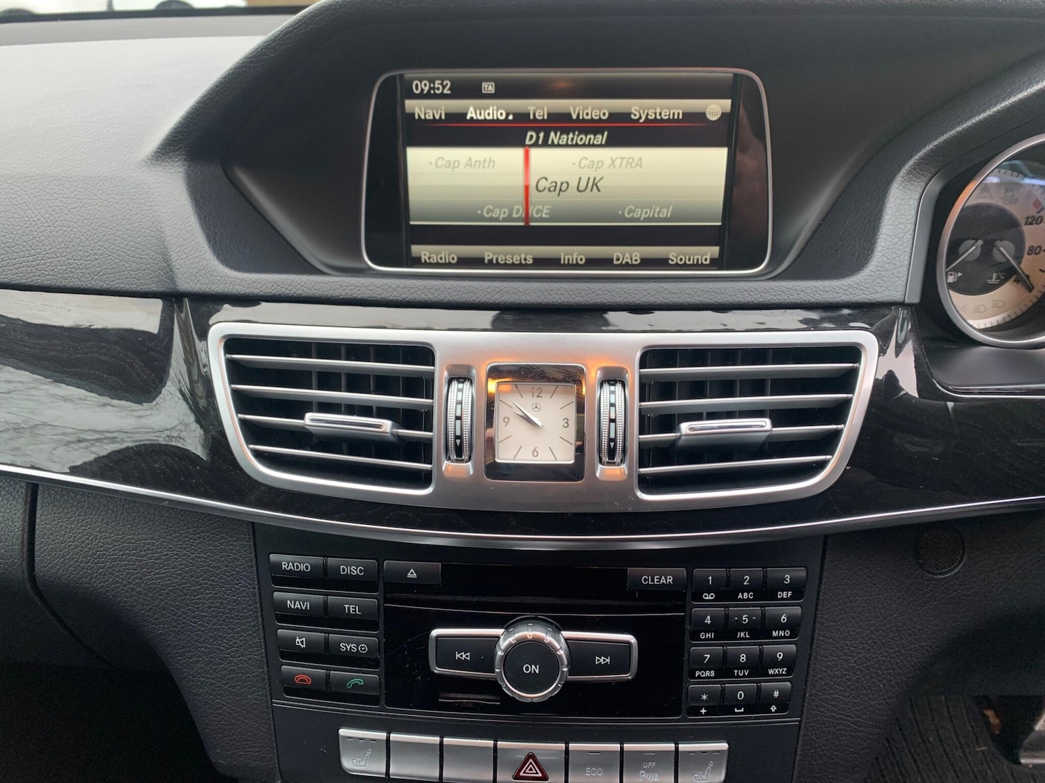 Used Mercedes-Benz E Class 2014 for sale - 77279440: Photo 35