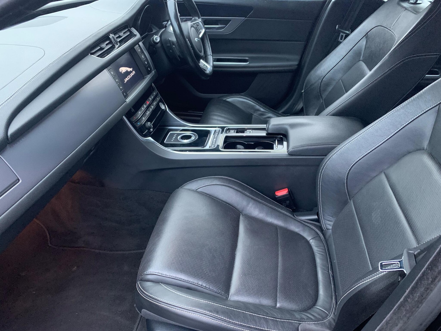 Used Jaguar XF 2015 for sale - 77016903: Photo 40