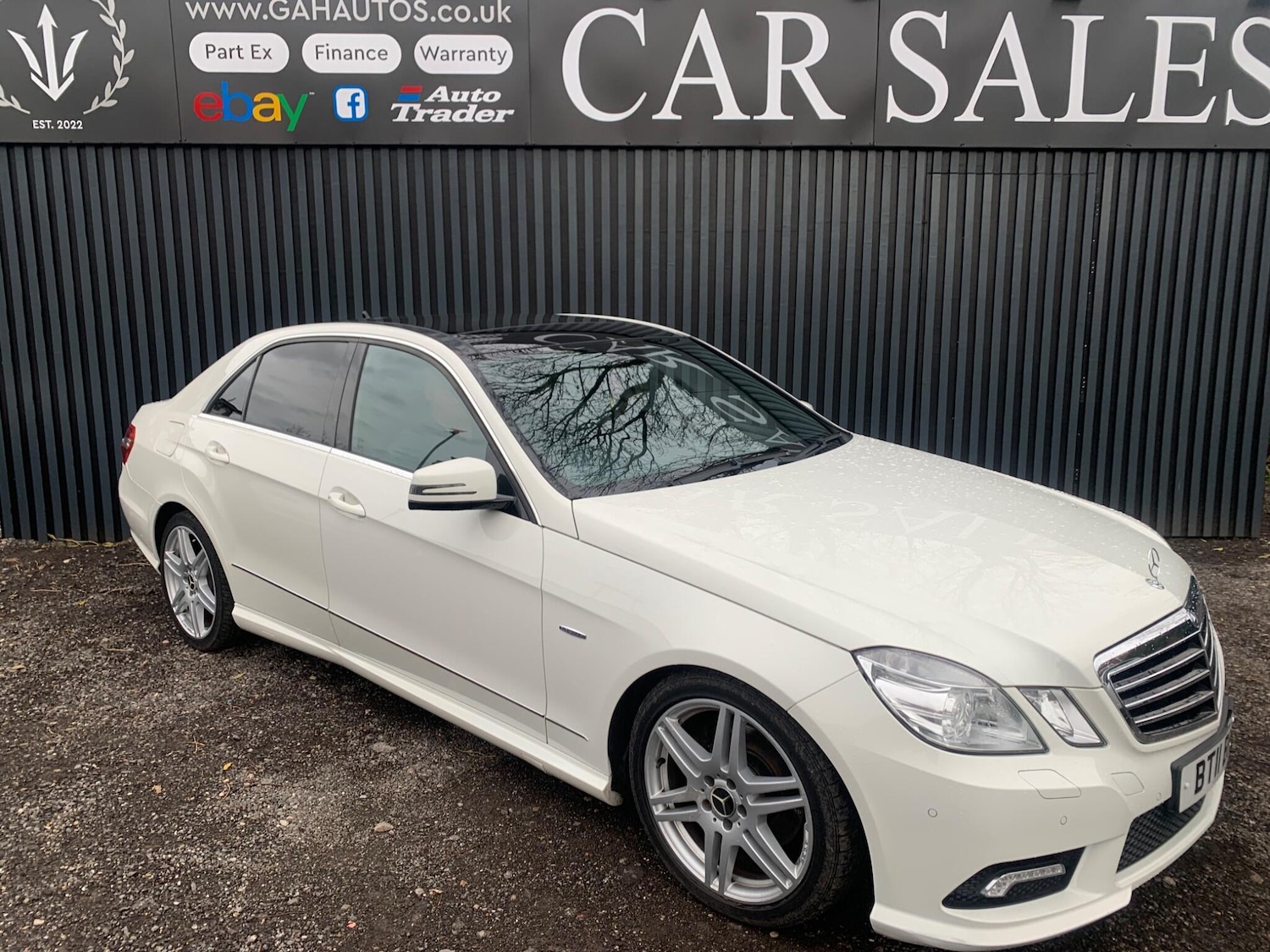 Used Mercedes-Benz E Class 2011 for sale - 76550660: Photo 1