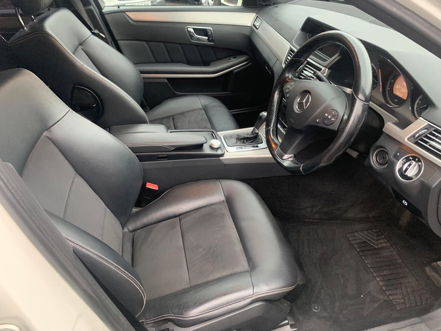 Used Mercedes-Benz E Class 2011 for sale - 76550660: Photo 12