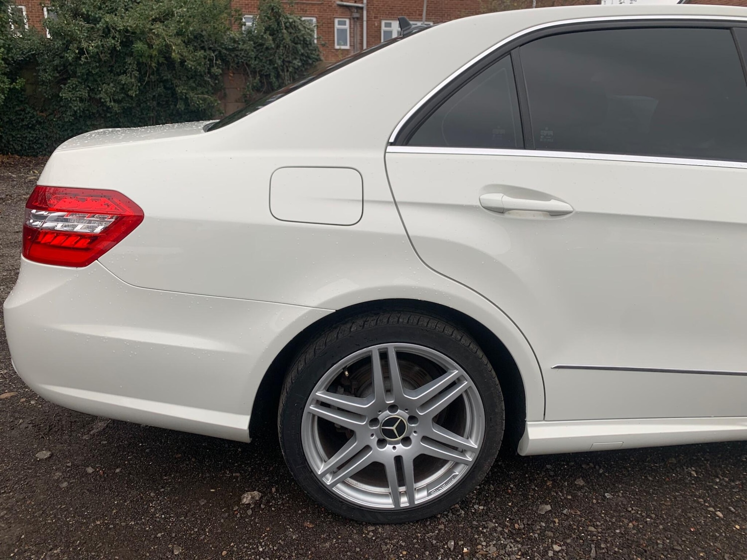 Used Mercedes-Benz E Class 2011 for sale - 76550660: Photo 24