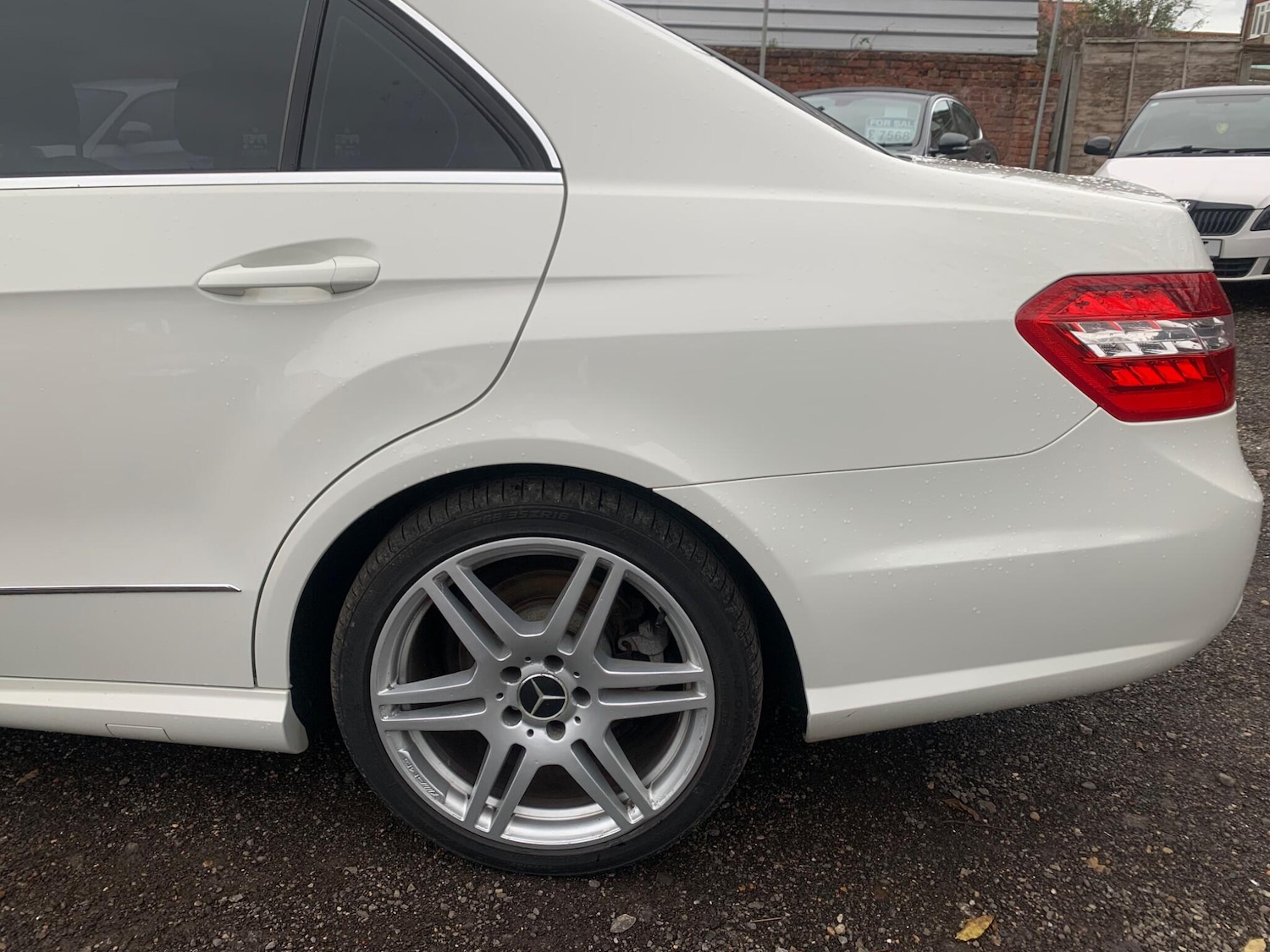 Used Mercedes-Benz E Class 2011 for sale - 76550660: Photo 26