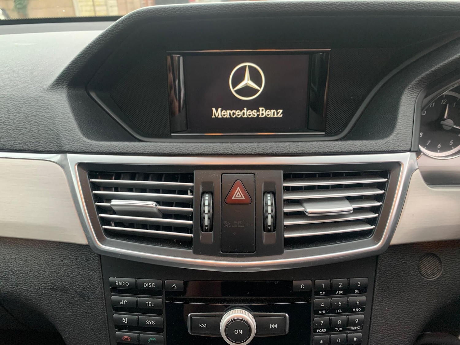 Used Mercedes-Benz E Class 2011 for sale - 76550660: Photo 30