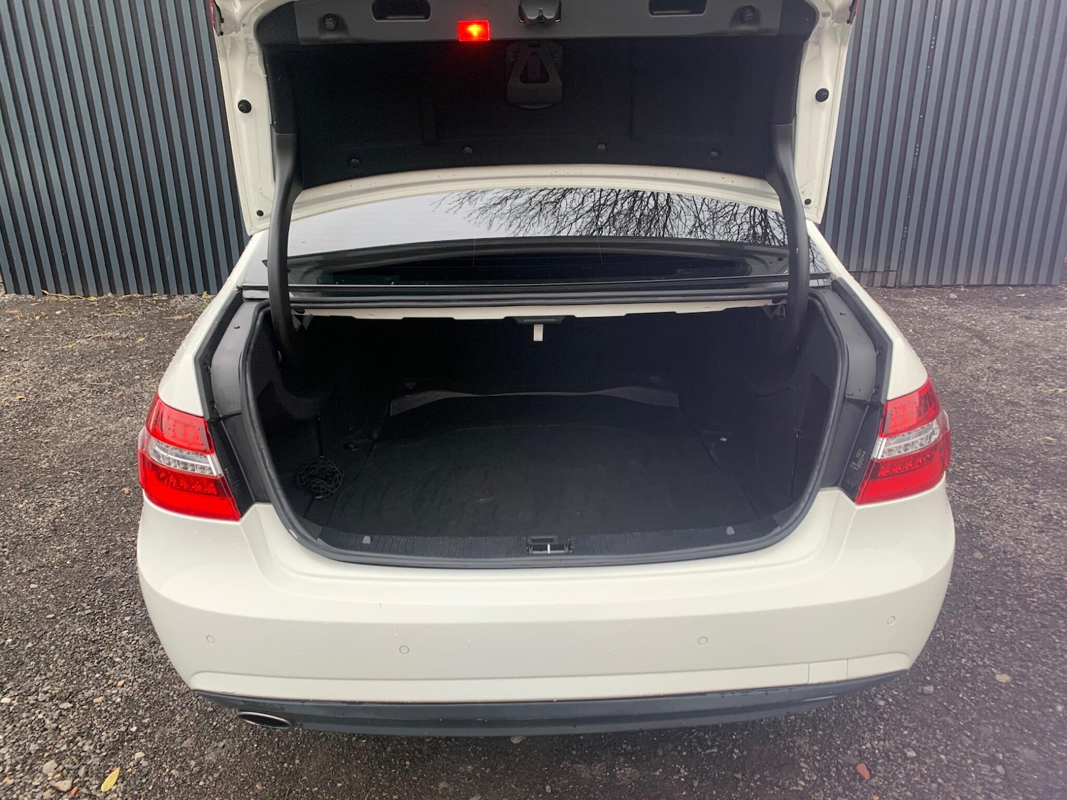 Used Mercedes-Benz E Class 2011 for sale - 76550660: Photo 33