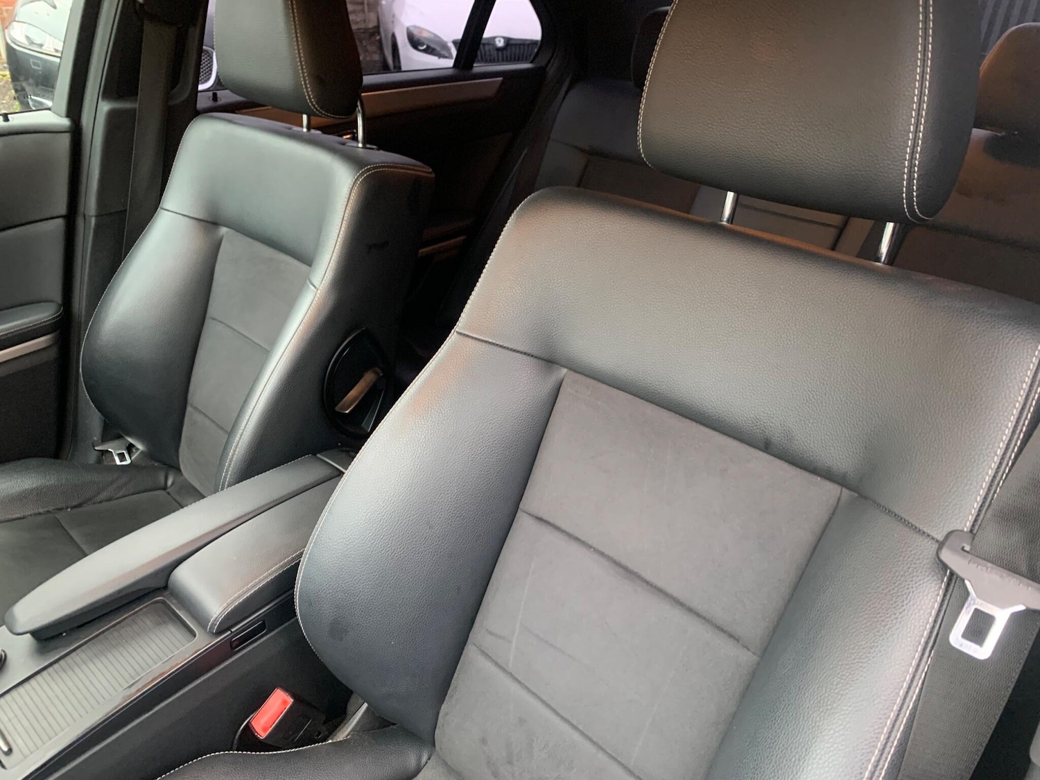 Used Mercedes-Benz E Class 2011 for sale - 76550660: Photo 37