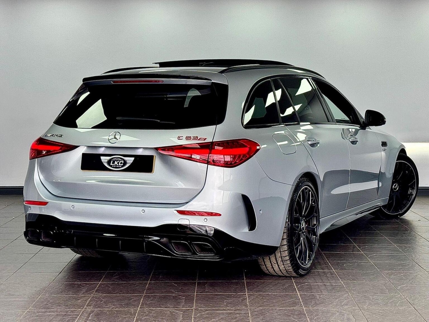 Used Mercedes-Benz C Class 2024 for sale - 76769380: Photo 2