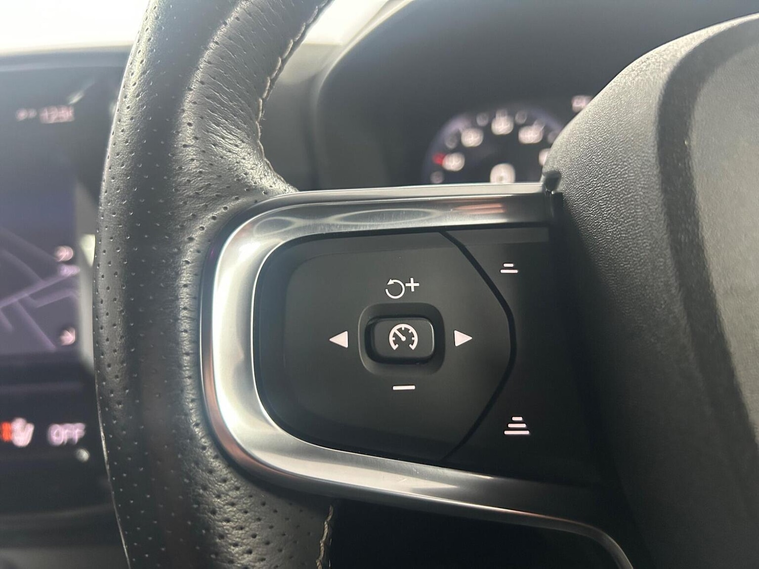 Used Volvo XC40 2021 for sale - 77049282: Photo 13