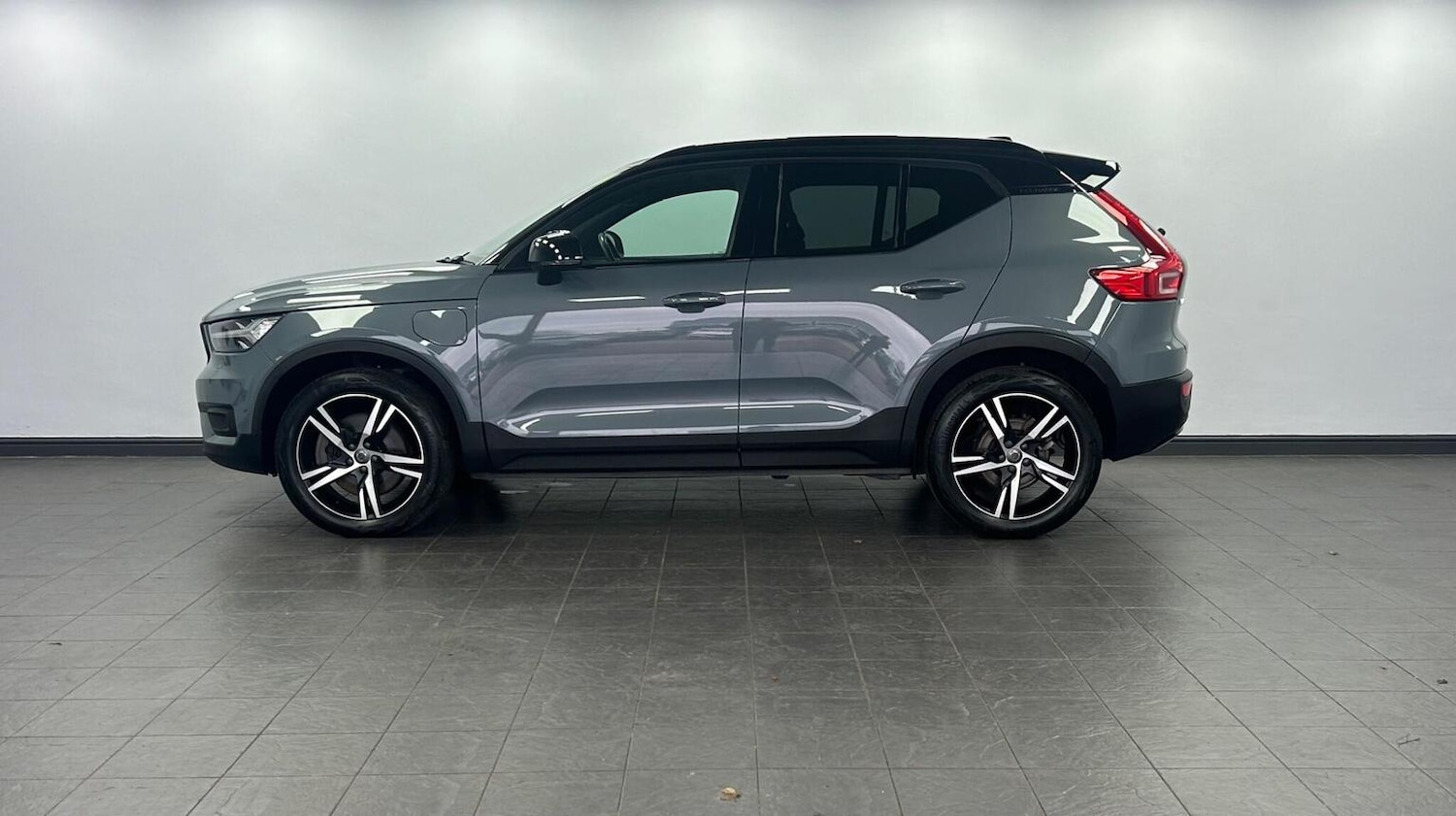 Used Volvo XC40 2021 for sale - 77049282: Photo 2
