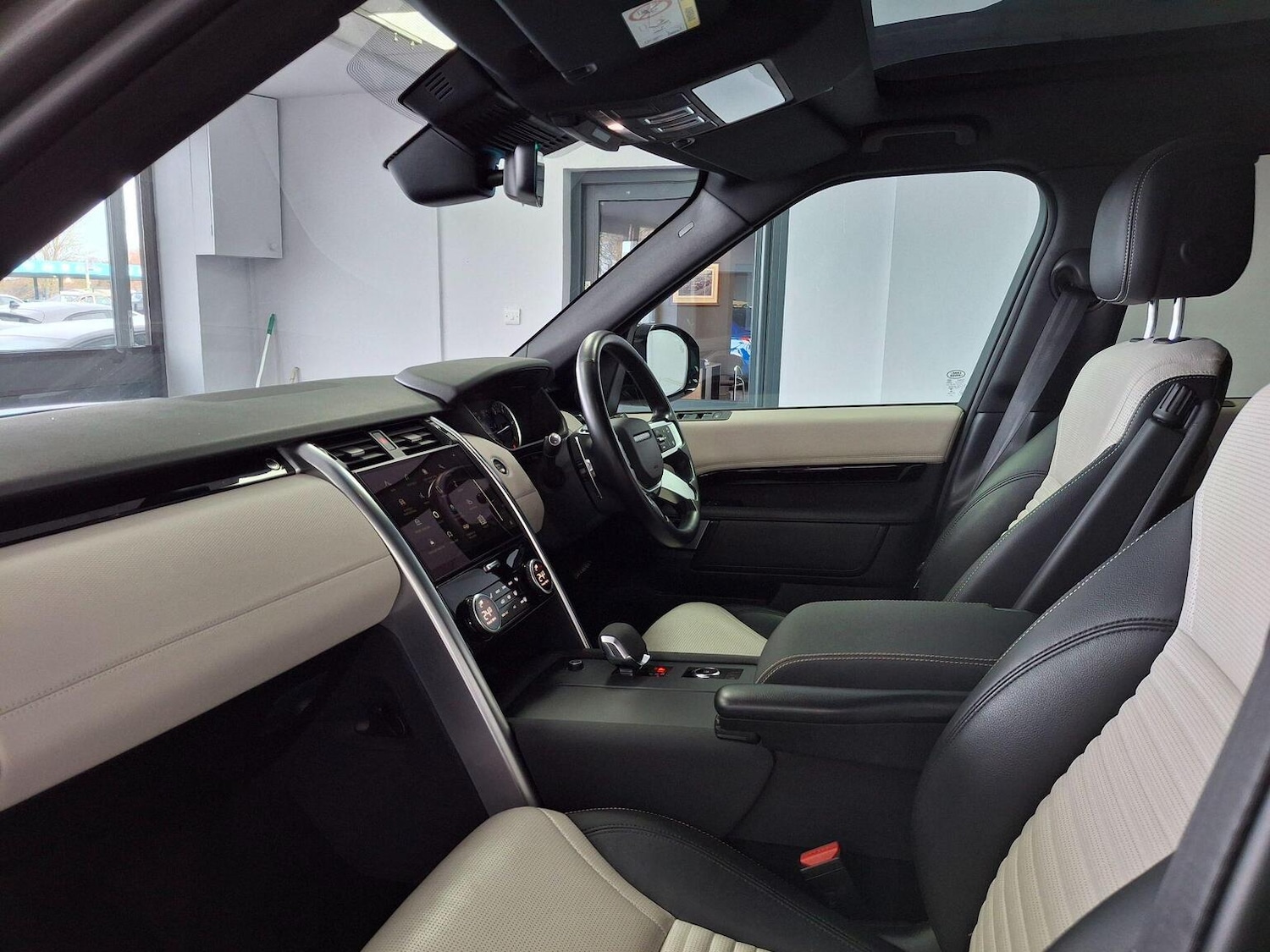 Used Land Rover Discovery 2023 for sale - 77595443: Photo 11