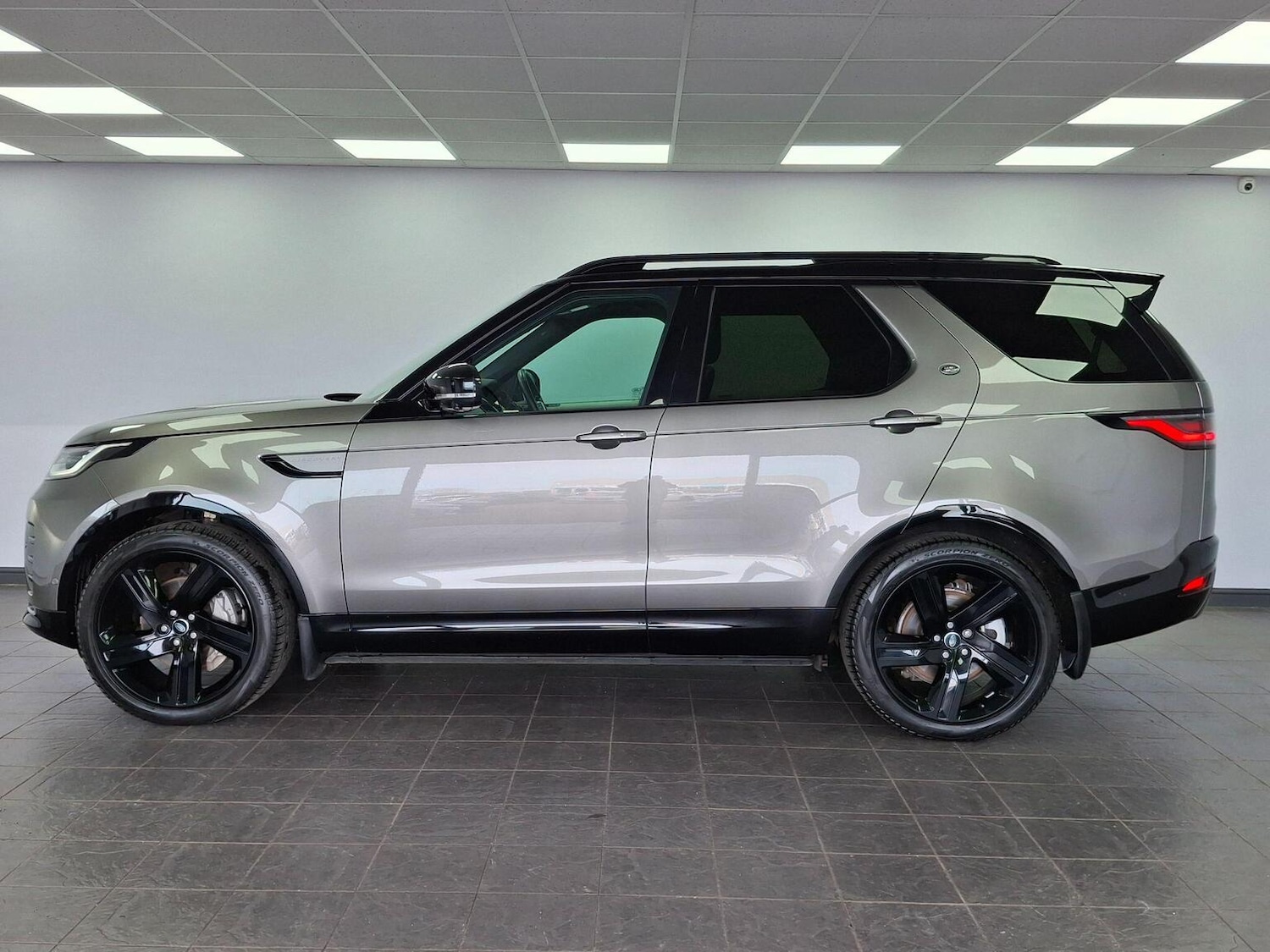 Used Land Rover Discovery 2023 for sale - 77595443: Photo 16