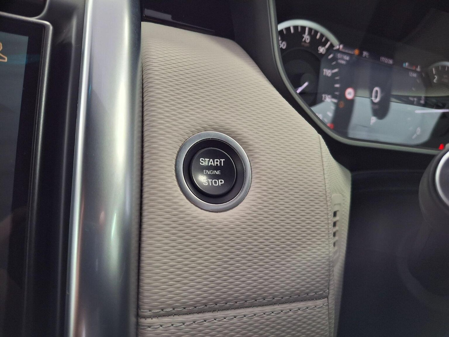 Used Land Rover Discovery 2023 for sale - 77595443: Photo 33